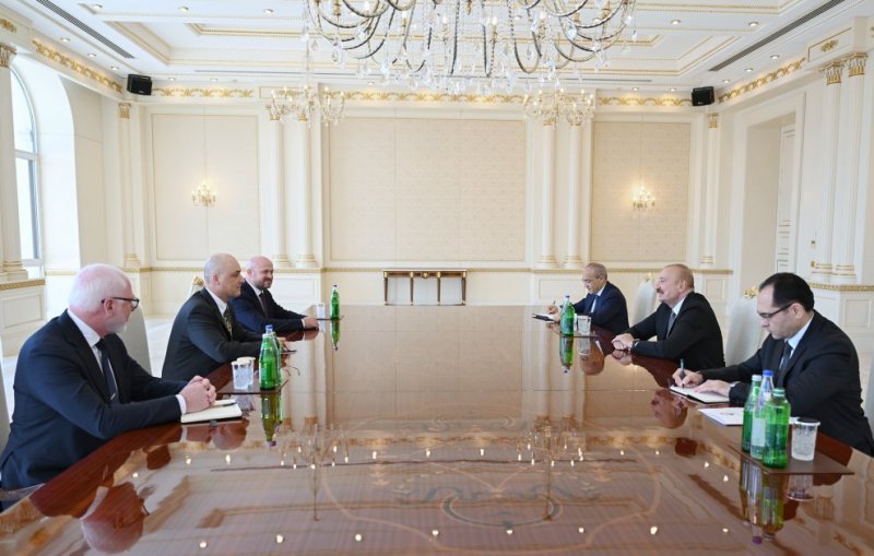 President Ilham Aliyev receives John Deere delegation