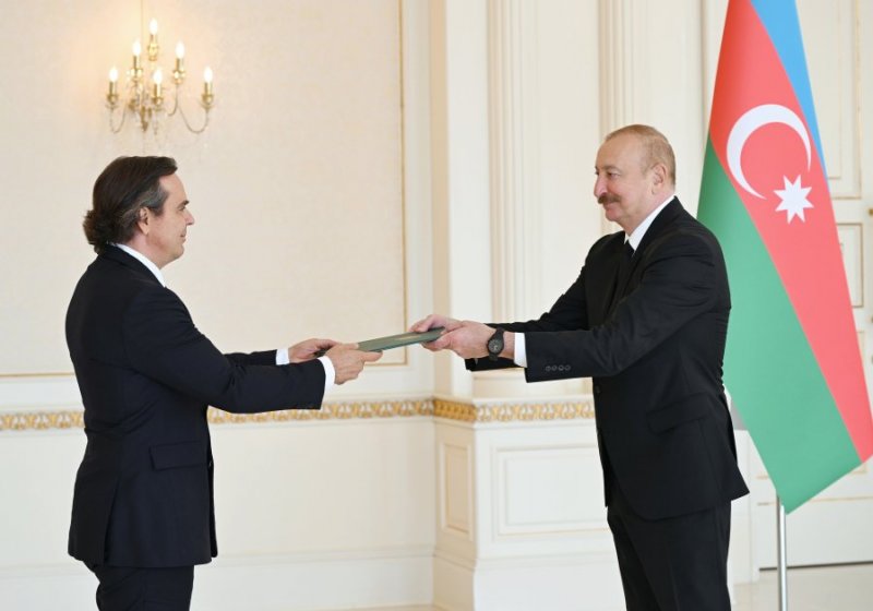   Prezident İlham Əliyev Braziliyanın Azərbaycanda yeni təyin olunmuş səfirinin etimadnaməsini qəbul edib  