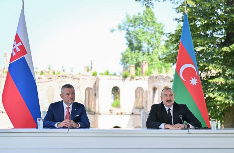   Azərbaycan və Slovakiya prezidentləri mətbuata bəyanatlarla çıxış ediblər - YENİLƏNİB  
