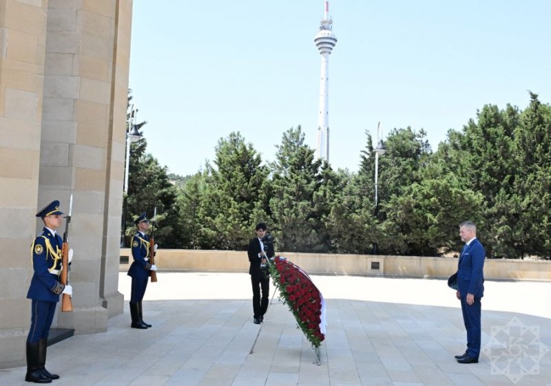 2026/07/2-1784111956.jpg + Slovak president pays tribute to Azerbaijani martyrs News about - Slovak president pays tribute to Azerbaijani martyrs