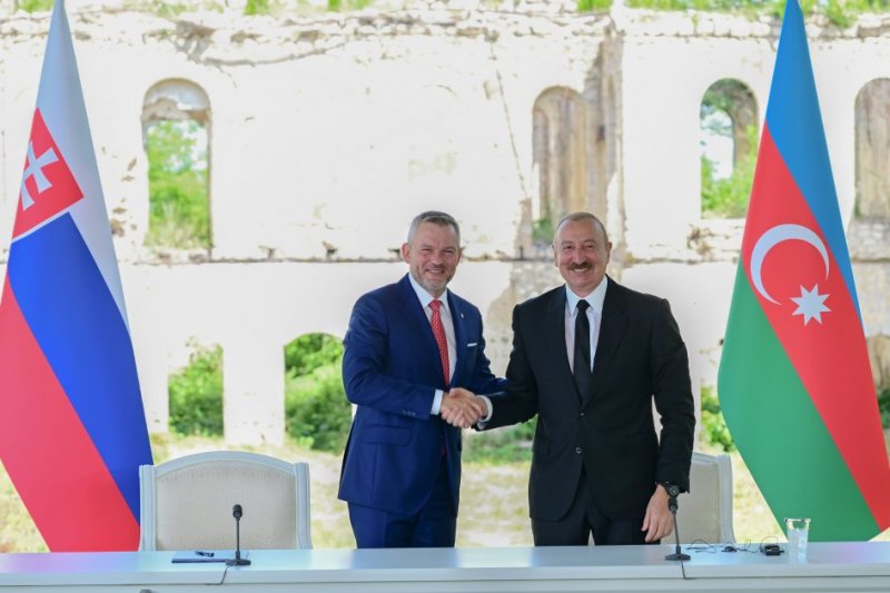 News about -   Azərbaycan və Slovakiya prezidentləri mətbuata bəyanatlarla çıxış ediblər - YENİLƏNİB  