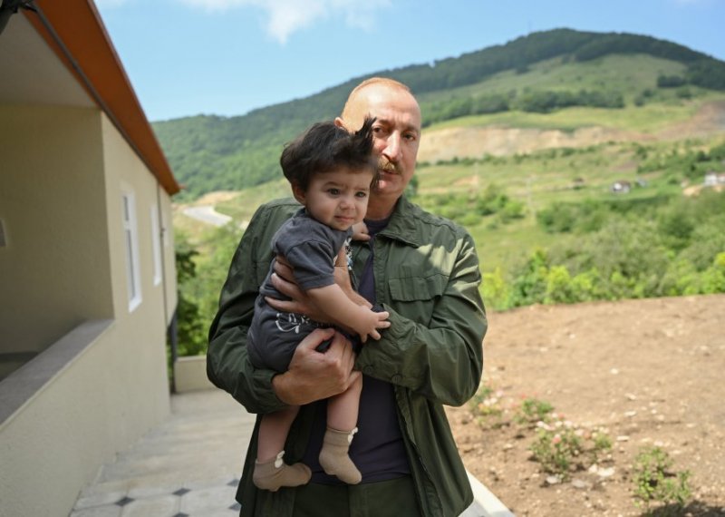 News about -   President Ilham Aliyev inspects restoration works in Shusha’s Kichik Galaderesi village, meets with returning residents  