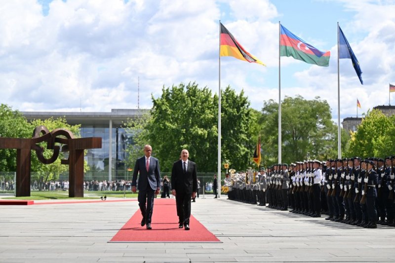   President Ilham Aliyev welcomed in Berlin with official ceremony  