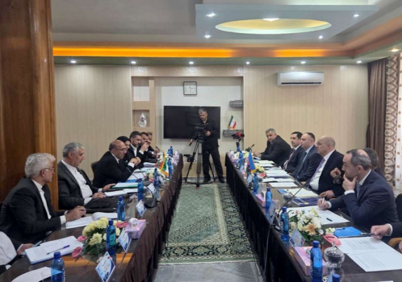 Azerbaijan, Iran discuss speeding up transit cargo transportation