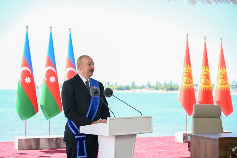   Azərbaycan və Qırğızıstan prezidentləri mətbuata bəyanatlarla çıxış ediblər  