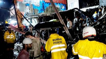 At least 6 killed after heavy rains trigger building collapse in Mumbai