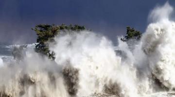 Japan issues tsunami alert after 7.1-magnitude earthquake