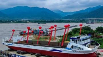 China launches first hydrogen-powered vessel with 2,000-ton capacity