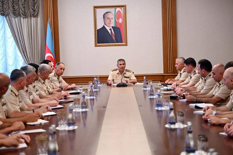Müdafiə naziri Zakir Həsənov hərbi attaşelərlə görüşüb