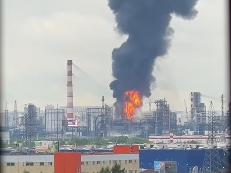 Ukrayna Rusiyanın Sızran neft emalı zavoduna PUA zərbəsi endirib