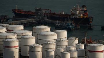 Oil prices drop in global markets