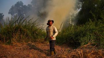 Indonesia battles rising forest fires amid worsening dry season