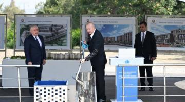 Prezident İlham Əliyev Naxçıvan şəhərində sosial evlər kompleksinin təməlini qoyub