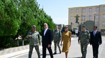   Prezident Naxçıvanda yeni komando hərbi hissələrinə Döyüş bayraqlarının verilməsi mərasimində iştirak edib  