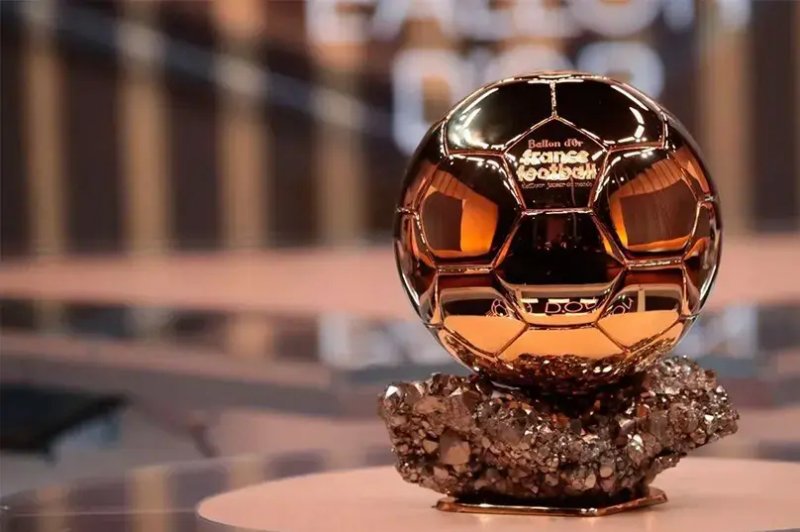 “Qızıl top” mükafatı uğrunda 30 futbolçu mübarizə aparacaq -  TAM SİYAHI 