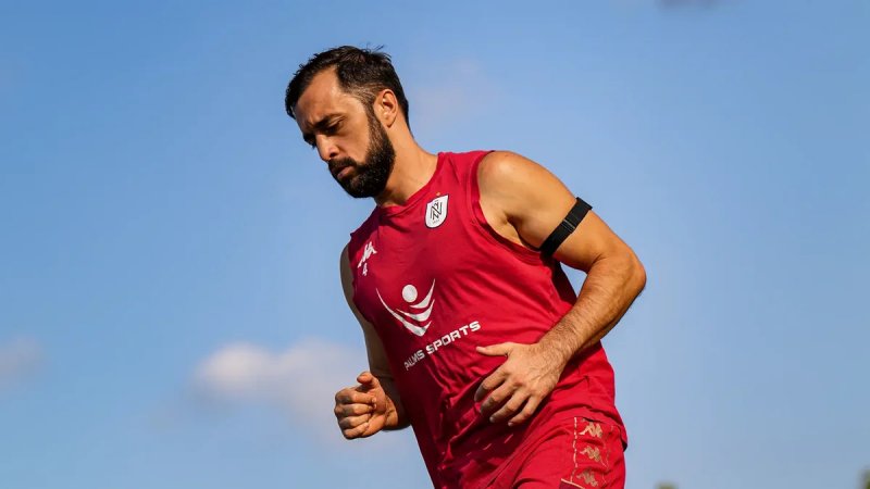 Neftçi futbolçusu Elvin Camalovla yollarını ayırıb