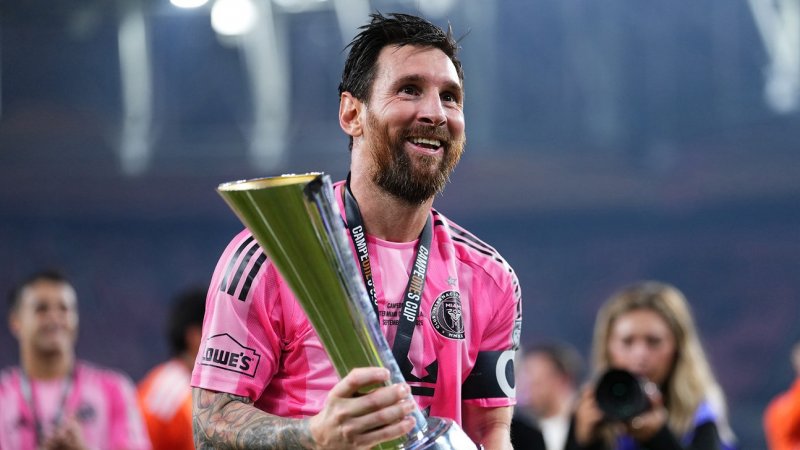 Lionel Messi karyerasında 49-cu titulunu qazanıb