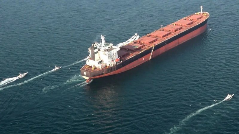 Hörmüz boğazında tankerə hücum edilib
