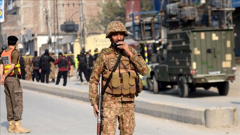Two policemen guarding anti-polio vaccinators gunned down in Pakistan