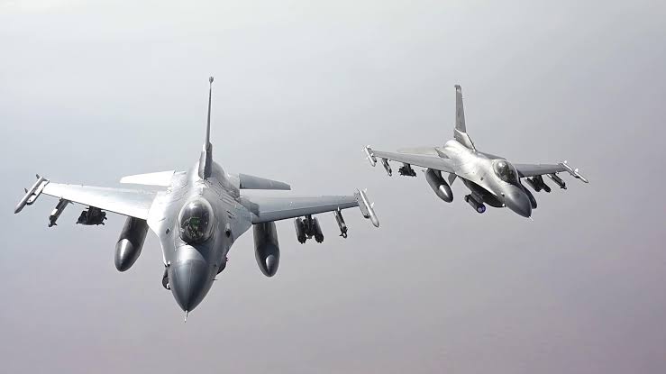 ABŞ Yaxın Şərqə 12 ədəd F-16 qırıcılarından ibarət eskadrilya göndərib
