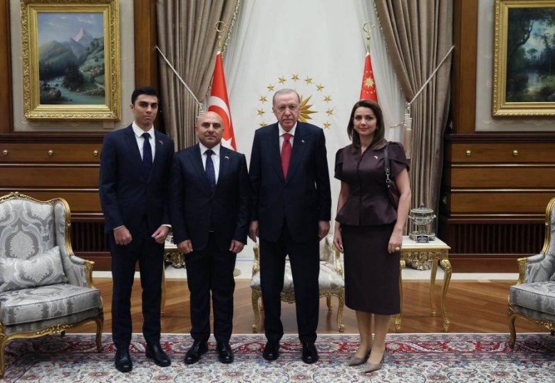 Azerbaijan's ambassador presents credentials to Turkish president