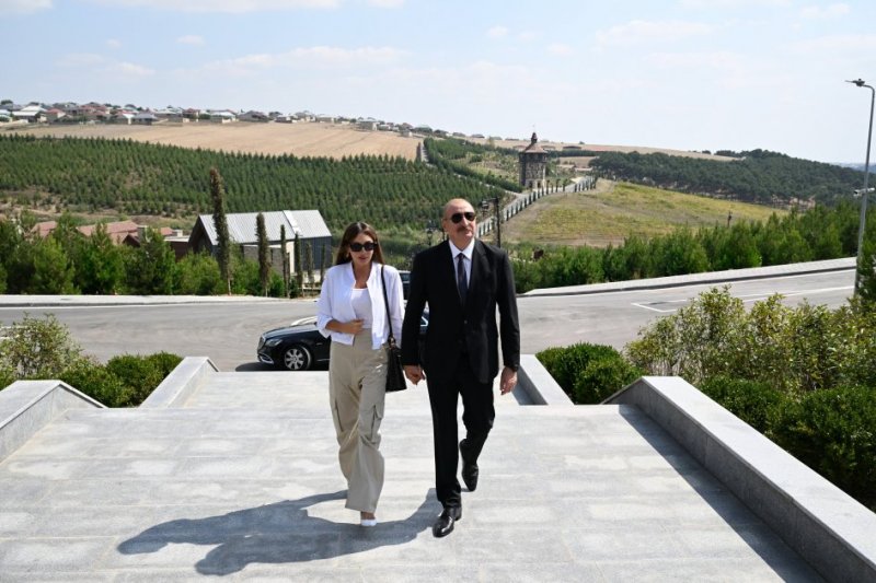 2026/09/3-1789651502.jpg + Prezident İlham Əliyev Şamaxıda “Nəsimi Bağları” kompleksi ilə tanış olub News about - Prezident İlham Əliyev Şamaxıda “Nəsimi Bağları” kompleksi ilə tanış olub