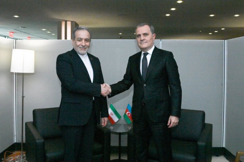 Azərbaycan və İran XİN rəhbərləri regional prosesləri müzakirə ediblər