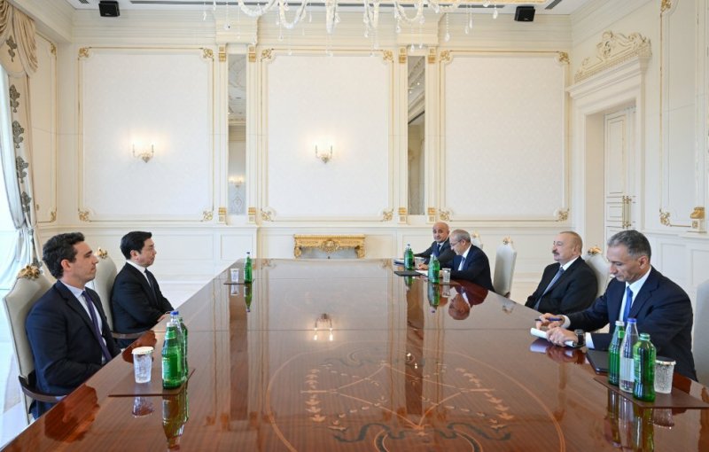   President Ilham Aliyev receives executives of Chinese and Italian companies  
