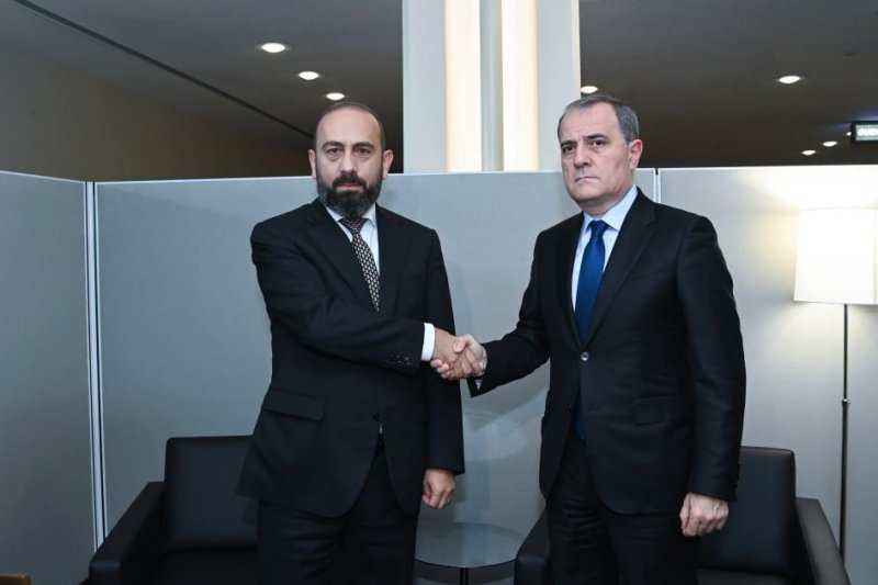   Azərbaycan və Ermənistan XİN başçıları sülh gündəliyini və nəqliyyat əlaqələrinin açılmasını müzakirə ediblər  
