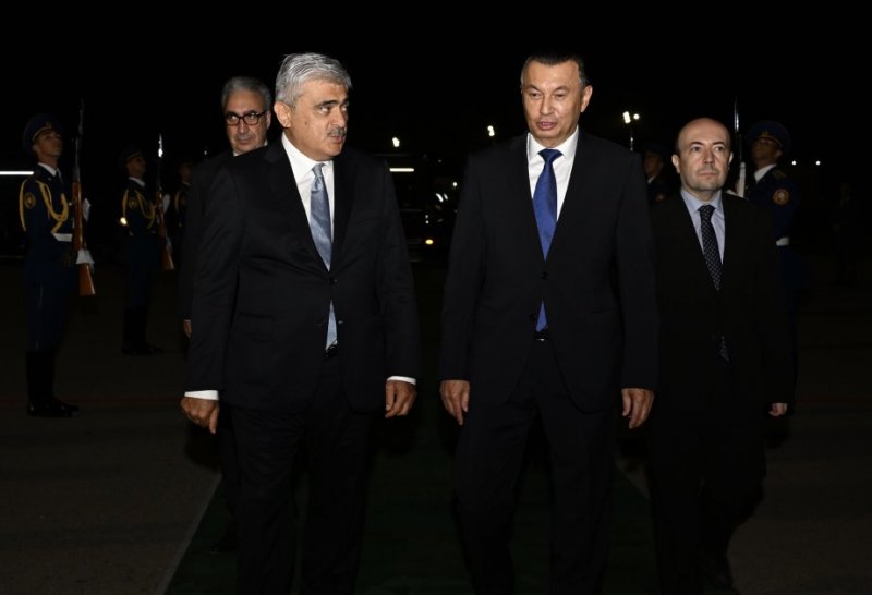 Tajik prime minister arrives in Azerbaijan