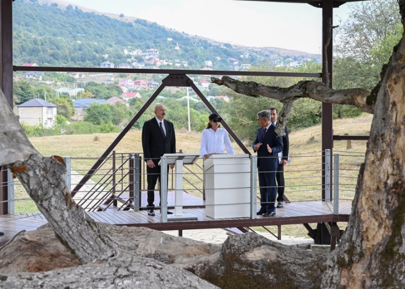 2026/09/2-1789675838.jpg + Prezident Şamaxıda Pir Ömər Sultan ziyarətgahında aparılan konservasiya işləri ilə tanış olub News about - Prezident Şamaxıda Pir Ömər Sultan ziyarətgahında aparılan konservasiya işləri ilə tanış olub