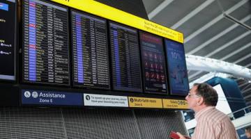 Technical failure disrupts flights at major UK airports