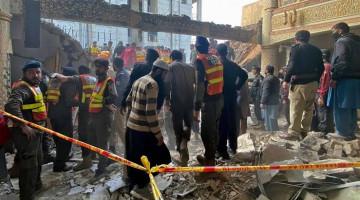   At least 15 killed, dozens injured in blast near mosque in Pakistan  