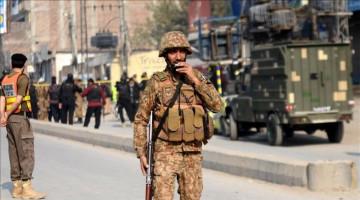Two policemen guarding anti-polio vaccinators gunned down in Pakistan