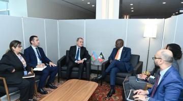 Ceyhun Bayramov Antiqua və Barbuda XİN başçısı ilə ikitərəfli əlaqələri müzakirə edib