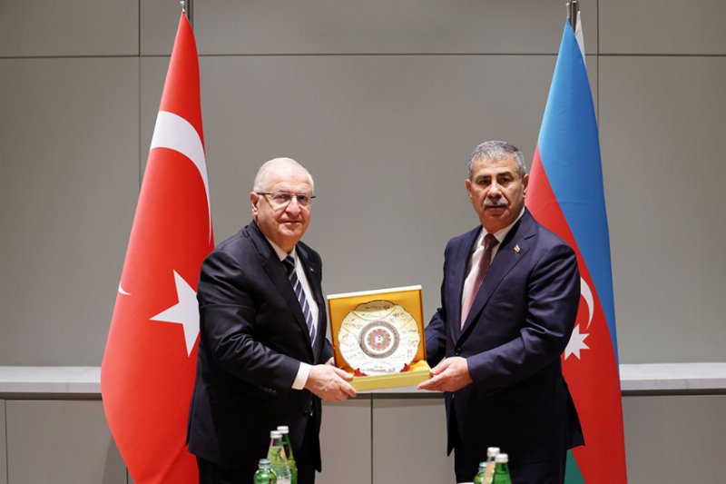 News about - Şuşada Azərbaycanın və Türkiyənin müdafiə nazirlərinin ikitərəfli görüşü keçirilib